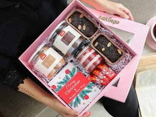 Christmas Desserts and Greetings Gift Hamper