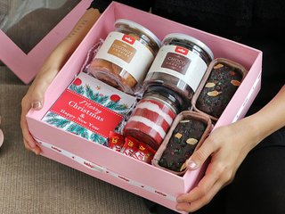 Xmas Desserts and Greetings Gift Hamper