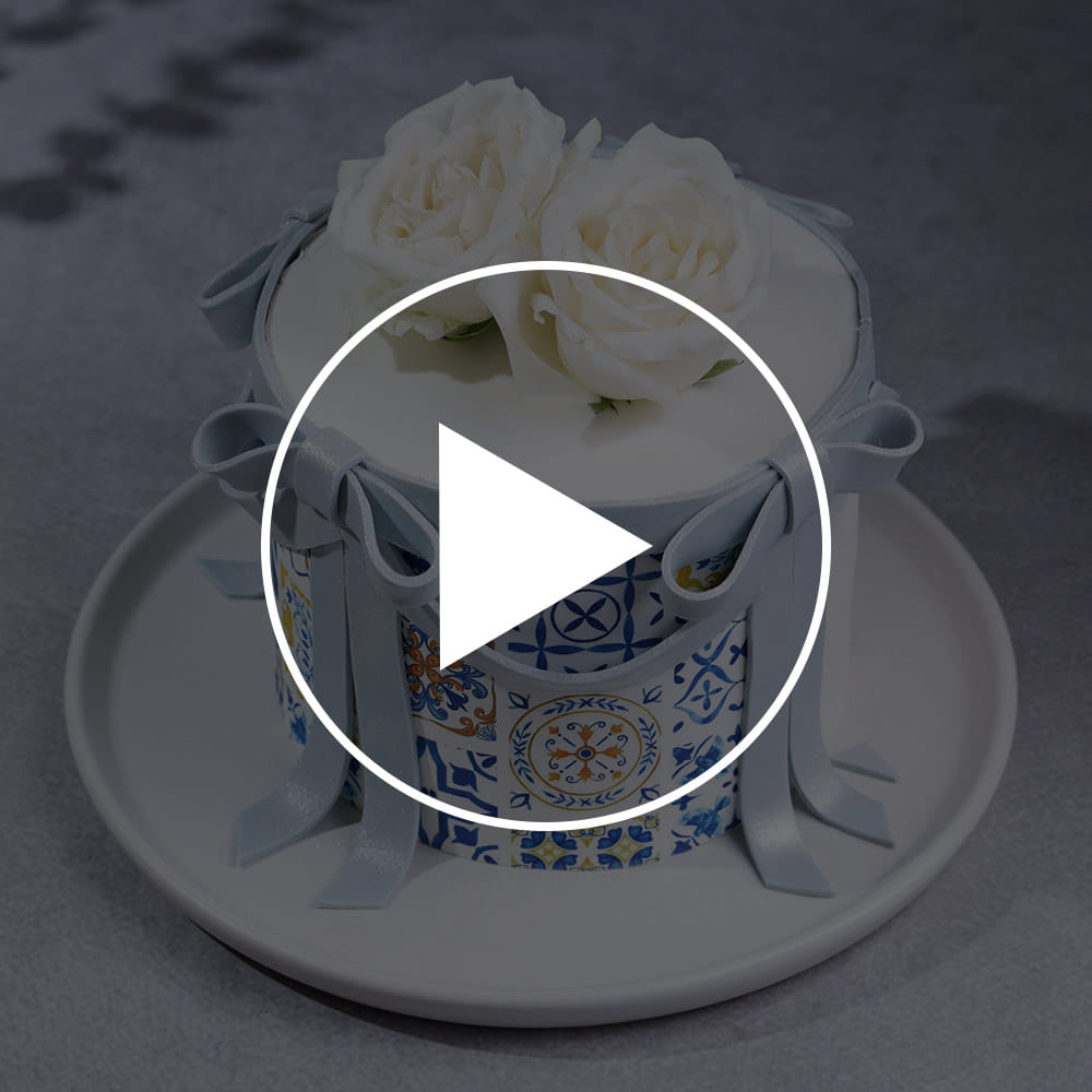 Roses N Ribbons Theme Cake