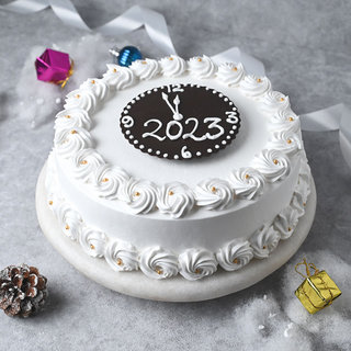 White O Clock New Year Vanilla Cake
